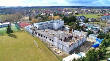 Rozbudowa szkoły w Przysiersku. Informujemy o postępach inwestycji 2023