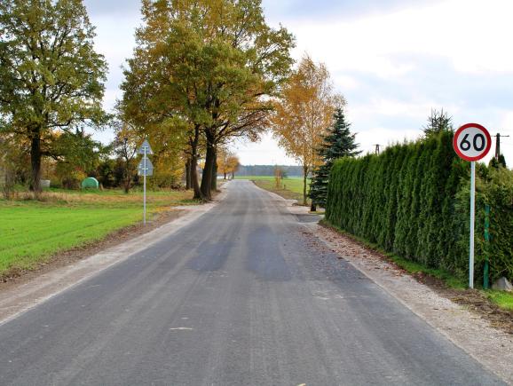 Wygodniej z Kawęcina do Bramki. Dywanik asfaltowy na kolejnej drodze gminnej