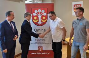 Podpisanie umowy na rozbudowę szkoły w Przysiersku