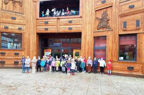 Dzieci z gminy Bukowiec odwiedziły Muzeum Wojsk Lądowych i obejrzały spektakl w Baju Pomorskim