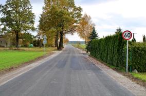 Wygodniej z Kawęcina do Bramki. Dywanik asfaltowy na kolejnej drodze gminnej