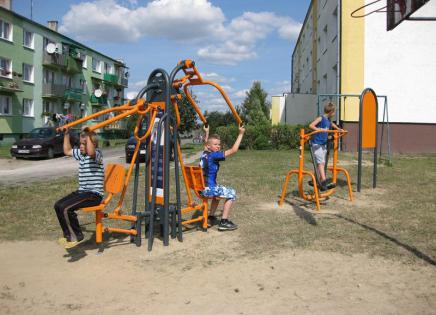 Zewnętrzne siłownie rekreacyjne w Przysiersku i Budyniu