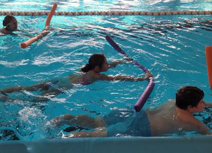 Dzieci z gminy Bukowiec doskonalą umiejętność pływania