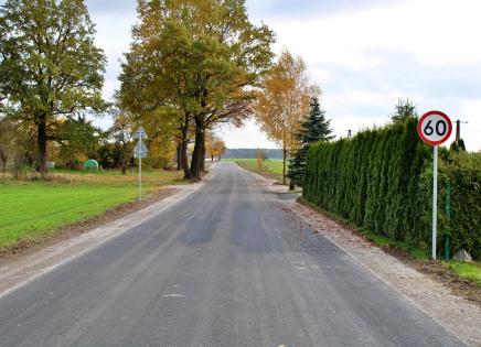 Wygodniej z Kawęcina do Bramki. Dywanik asfaltowy na kolejnej drodze gminnej
