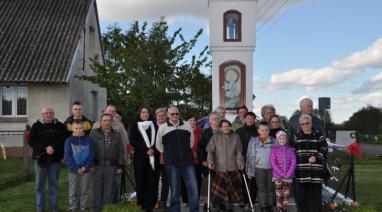 W rocznicę objawień parafia Polskie Łąki przez cała dobę czuwała przy Figurze Matki Bożej Fatimskiej - Parafia Polskie Łąki 2017