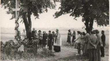 Parafia w Polskich Łąkach na starej fotografii