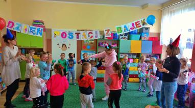 Bajkowe święto w szkole w Różannie 2022