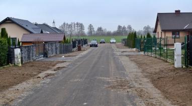Kolejne drogi z asfaltem - Bukowiec, ul. Wrzosowa