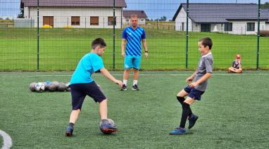 Trwają sportowe półkolonie dla dzieci. Zajęcia zorganizował Sportis Bukowiec 2023