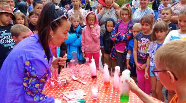 Festiwal kolorów, bańki mydlane i inne atrakcje, czyli piknik rodzinny w Bukowcu 2023