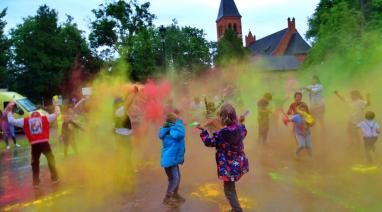 Festiwal kolorów, bańki mydlane i inne atrakcje, czyli piknik rodzinny w Bukowcu 2023