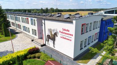 Budowa kompleksu sportowego przy szkole w Bukowcu z zagospodarowaniem terenu i instalacją fotowoltaiczną 2024