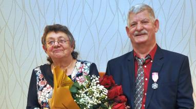 Świętowali jubileusze małżeńskie_Bożena i Edmund Kminikowscy z Branicy 