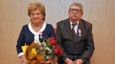 Świętowali jubileusze małżeńskie - Jadwiga i Mirosław Sarnowscy z Budynia