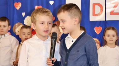 Dzień Babci i Dziadka w przedszkolu w Bukowcu. Fotorelacja z uroczystości 2025