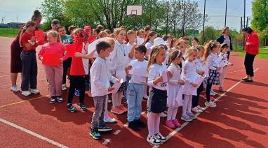 Obchody Święta Konstytucji 3 Maja. Tak świętowała społeczność szkoły w Różannie 2025