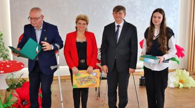 Wyróżnienia dla najlepszych uczniów. Samorząd z Bukowca nagrodził prymusów 2025