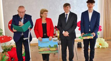 Wyróżnienia dla najlepszych uczniów. Samorząd z Bukowca nagrodził prymusów 2025