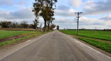 Wygodniej z Kawęcina do Bramki. Dywanik asfaltowy na kolejnej drodze gminnej 2025 Wygodniej z Kawęcina do Bramki. Dywanik asfaltowy na kolejnej drodze gminnej 2025