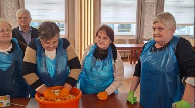 Bałabunowa biesiada i papierowe lampiony w klubie „Senior+” w Bukowcu 2025