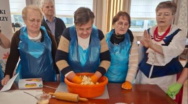 Bałabunowa biesiada i papierowe lampiony w klubie „Senior+” w Bukowcu 2025