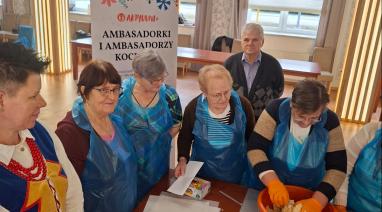 Bałabunowa biesiada i papierowe lampiony w klubie „Senior+” w Bukowcu 2025