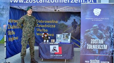 Żołnierze Wojska Polskiego w Bukowcu. Mundurowi przeprowadzili pokazowe zajęcia dla uczniów 2026